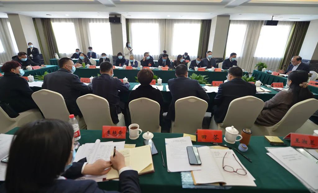 【图片新闻】市五届人大五次会议各代表团举行分组讨论