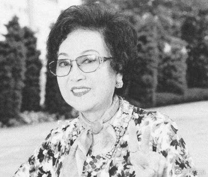 林峯悼念李香琴亲切喊奶奶，在《溏心风暴2》饰演对方最爱的孙子