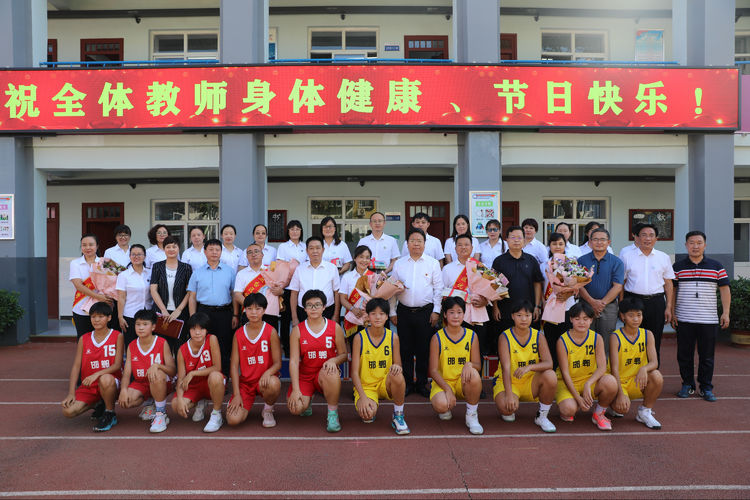 叢臺區(qū)永安中學慶祝第37屆教師節(jié)(圖17)