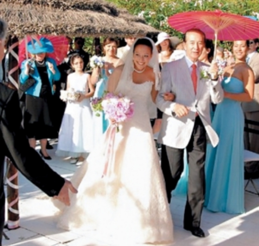 赌王最争气孙女！继承奶奶黎婉华美貌，父母双亡靠自己成亿万富婆