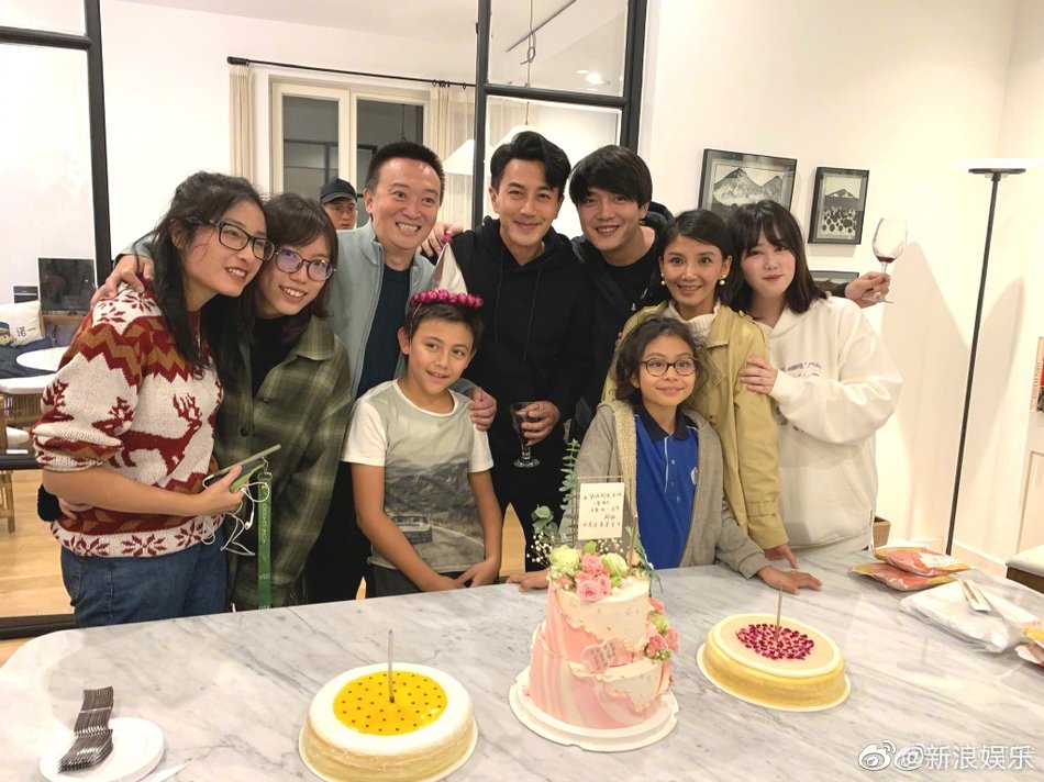 劉愷威生日派對邀請劉燁一家，諾一長大不少，有男人味兒了