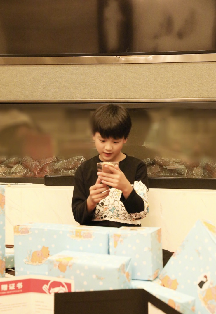 田亮夫婦曬照為兒子慶生，小亮仔生日不忘做公益，森碟直逼一米七