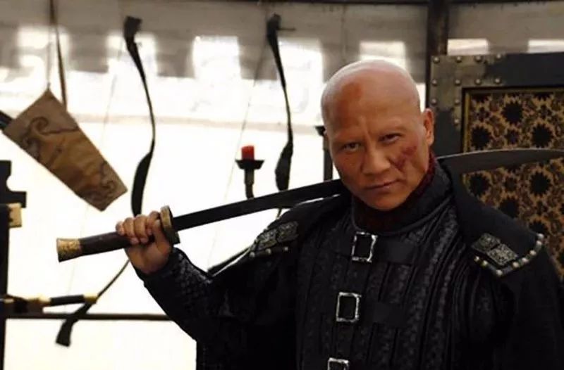 演坏人到极致，有人成了赢家，而他落了这般下