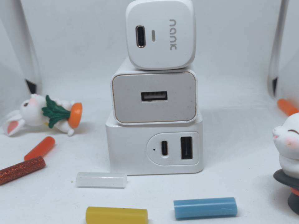 小而强，南卡C1充电头：iPhone12的好搭档