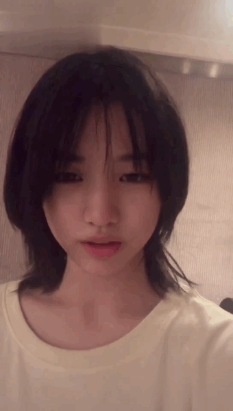 偶遇汪峰夫婦帶孩子用餐，章子怡跟小蘋果形影不離，母女關係親密