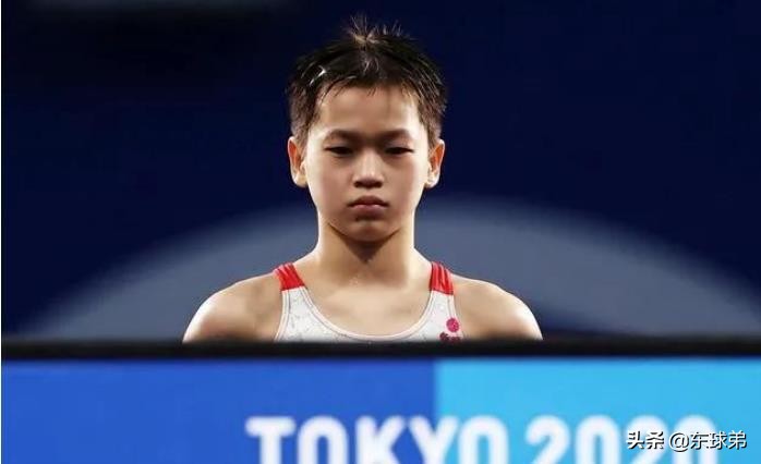 为何有那么多人愿意冒险帮助全红婵？背包挂饰、合照姿势或是答案