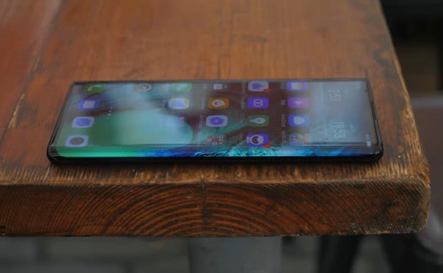 vivo NEX3真机里手:全世界先发99.6％無界瀑布屏