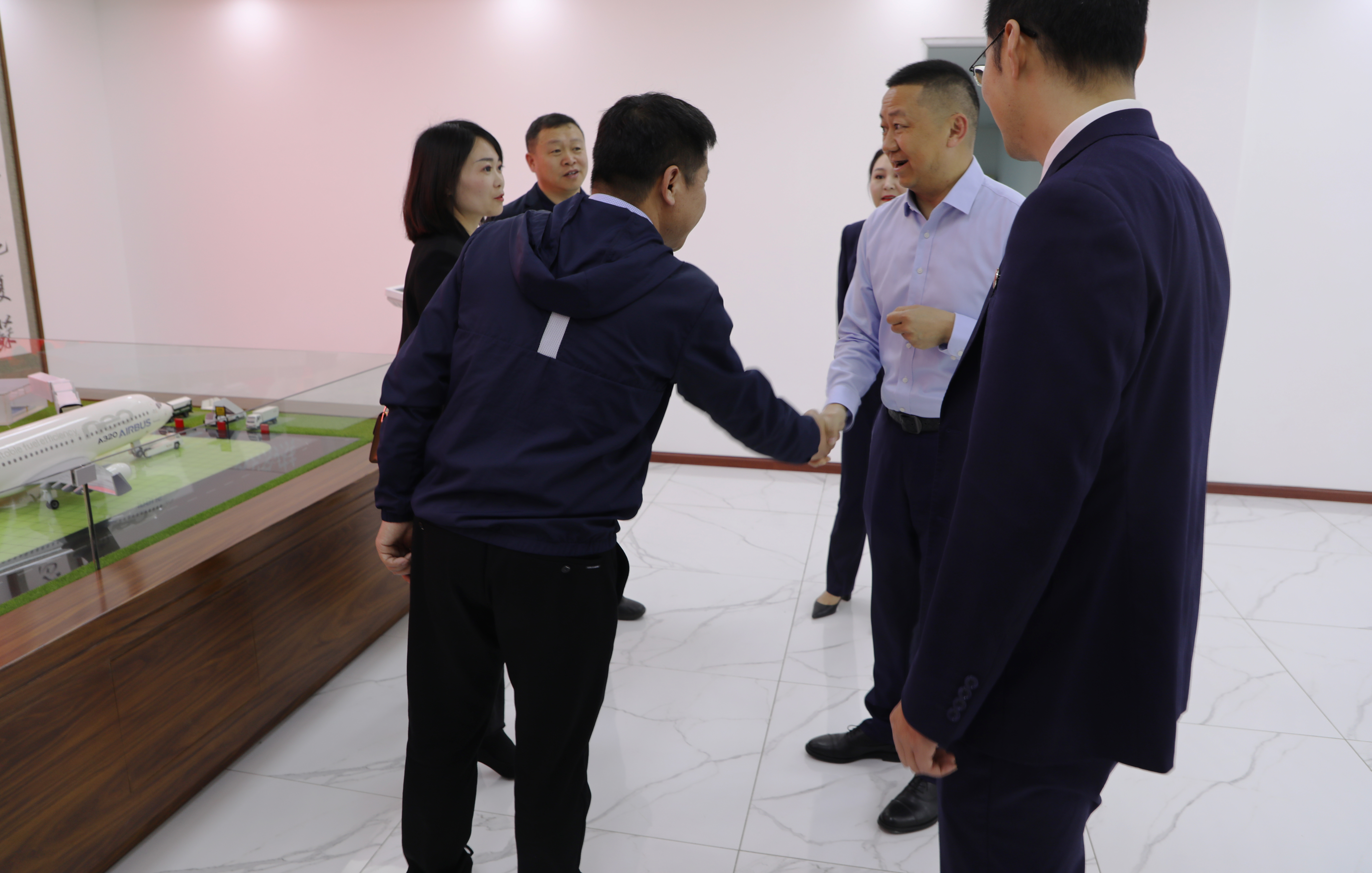 吉航民机分公司总经理刘志宏一行莅临云华教育集团考察交流