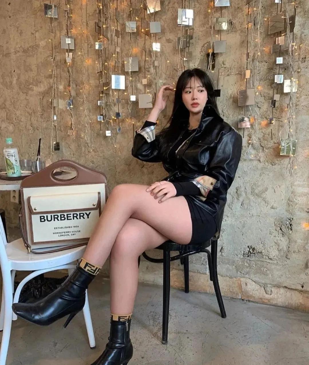 丰满健壮胖嘟嘟的可爱美女日常生活健身壁纸图片图片