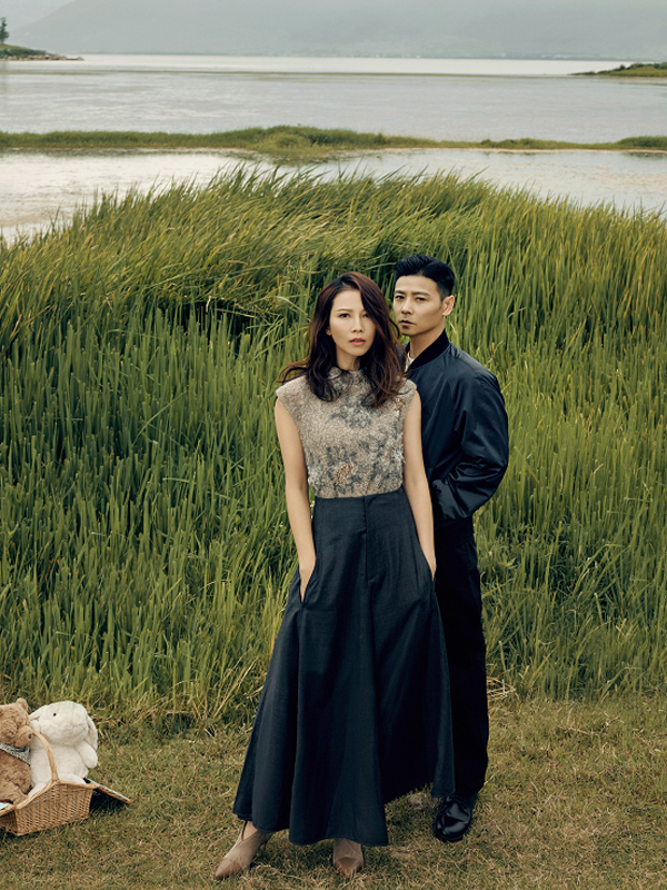 47岁蔡少芬越来越有女人味，与老公穿情侣装太撩了！谁能不羡慕