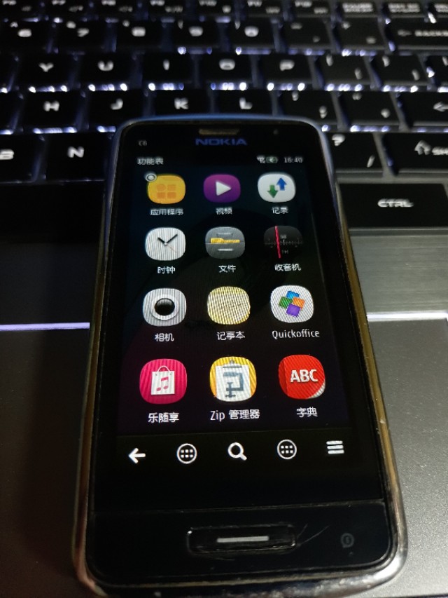 Nokia智能機有史以來很經典的一部手機c6-01