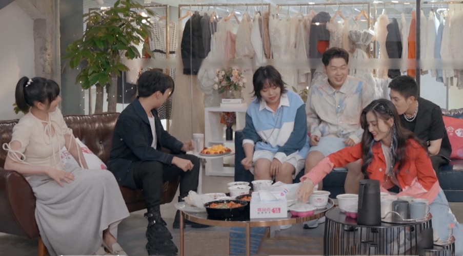 从"片酬8000万"到“无戏可拍”，离开黄晓明，baby真的啥也不是？