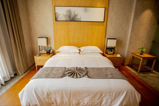 有哪些适合白领度假的地方？要安静、有山有湖、原生态的地方