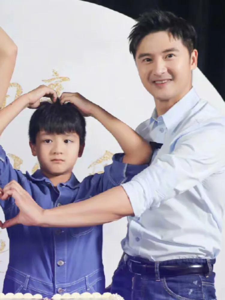 田亮晒42岁庆生照表白老婆，获叶一茜甜蜜送吻，森碟高度赶上妈妈