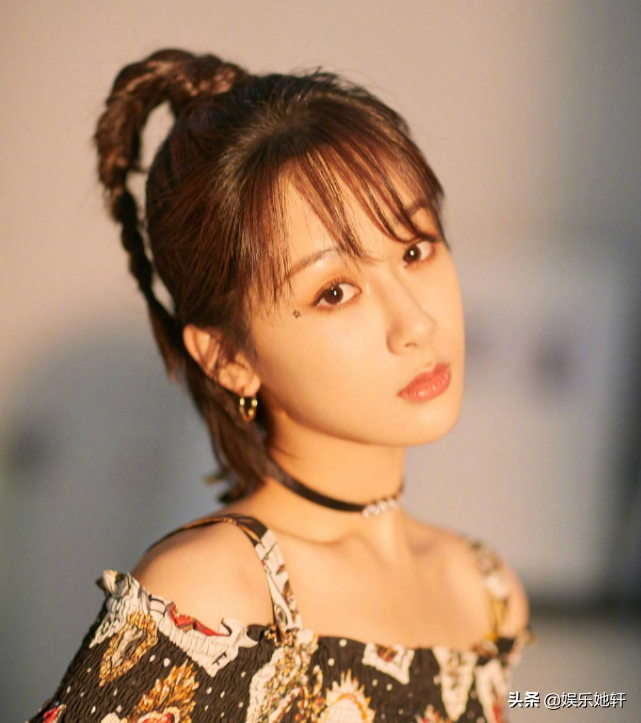 杨紫这次大概又输给热巴了！两部剧热度全被力