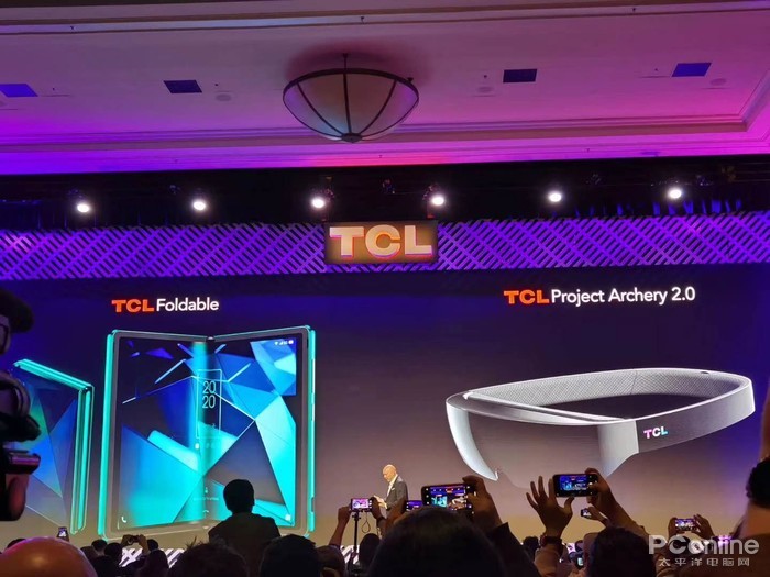 TCL公布第一款5G手机上，折叠屏手机Foldable一同现身