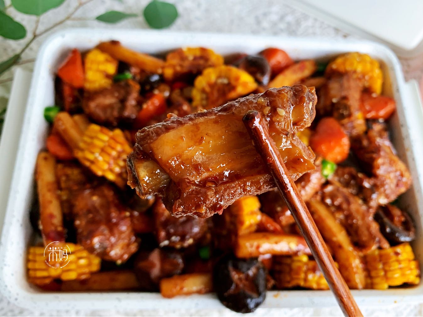 The ribs are not fried or grilled. They are addictive after eating them. They are delicious and tender, and a large plate is not enough.