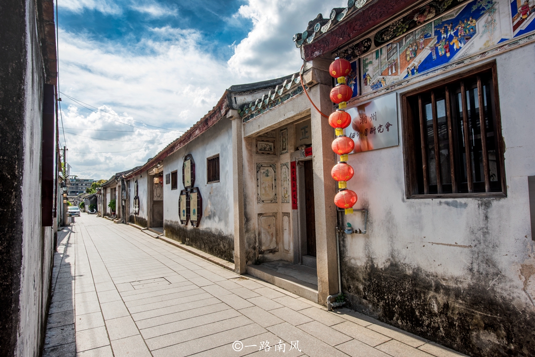 Among the ten alleys of Paifang Street in Chaozhou, five of them were once called "the rich man's alley", many tourists have not walked through
