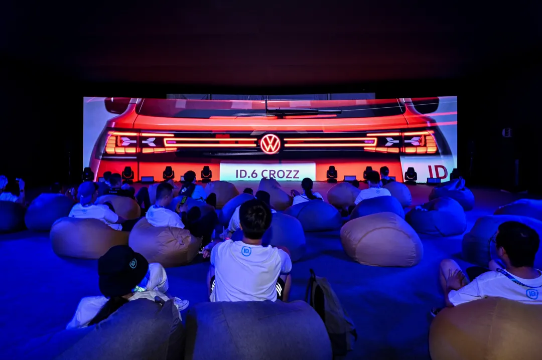 超千人参与并见证ID.6 CROZZ交付,打败特斯拉在此一举?