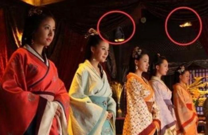 穿帮镜头！
