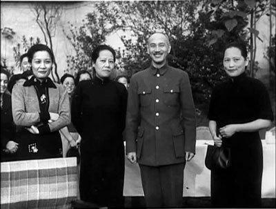 中校乘船叛逃台湾，获500两黄金，10个月后被当成神经病枪决