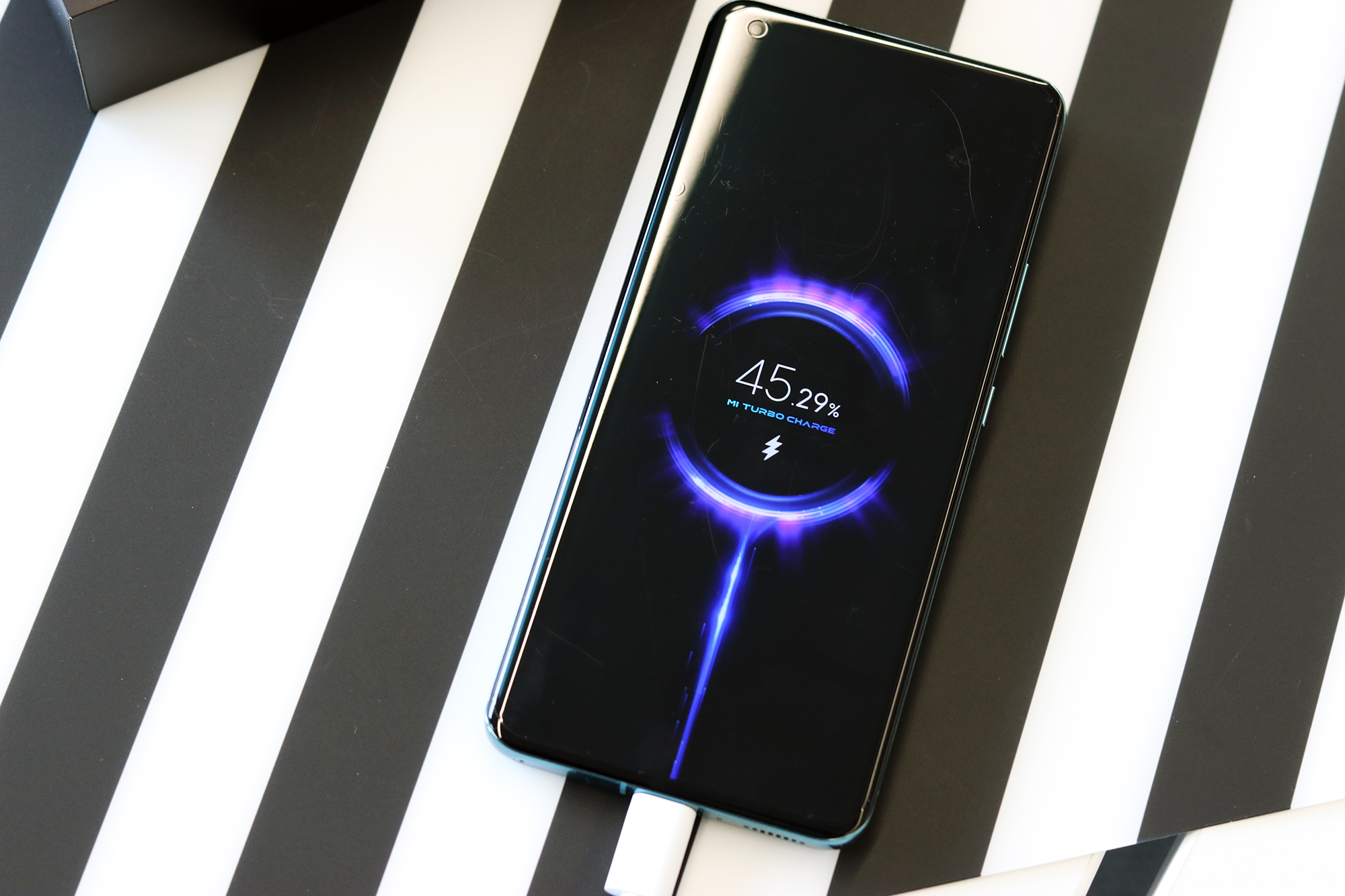 小米11 Pro简评：安卓机皇，优缺点并存，仍超华为旗舰