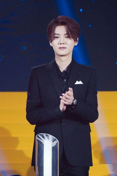 杨幂愿意零片酬出演《战狼3》，吴京六字回复彰显高情商