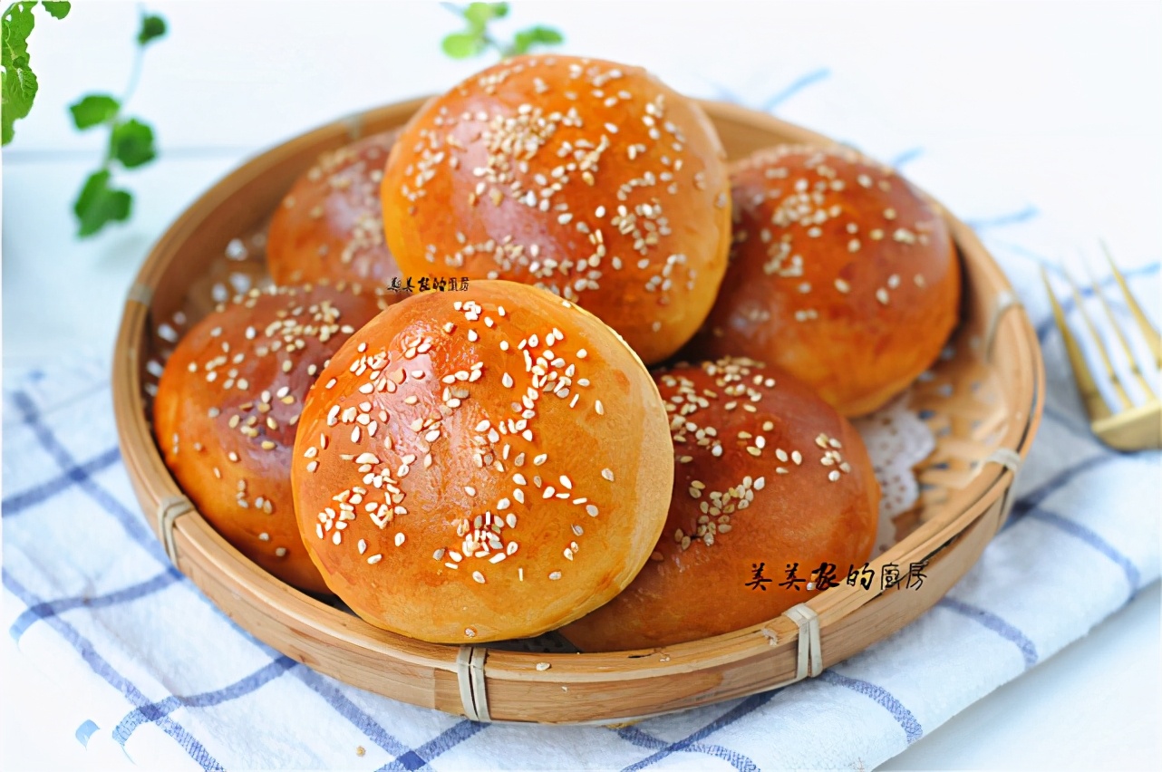 家有烤箱一定要試試，不用黃油的漢堡坯，柔軟拉絲，比買的好吃