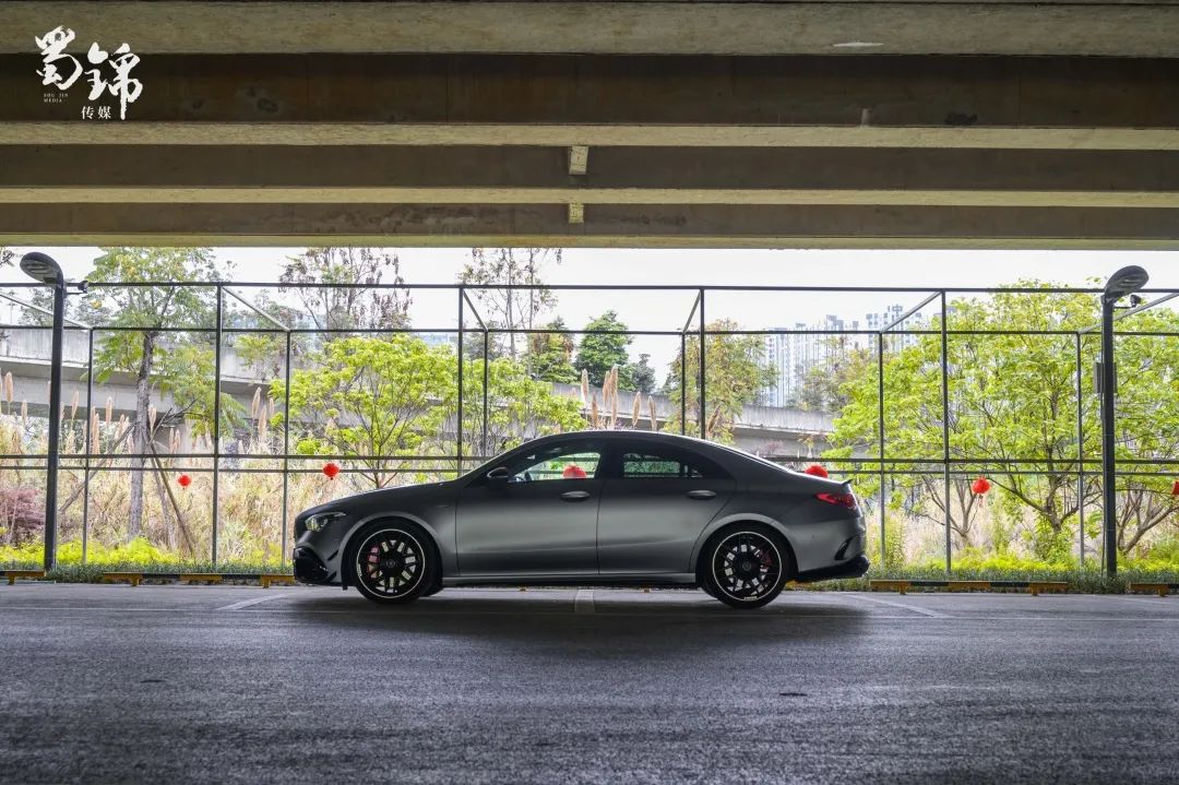 2.0T发动机原厂421马力，这款奔驰钢炮有何过人处