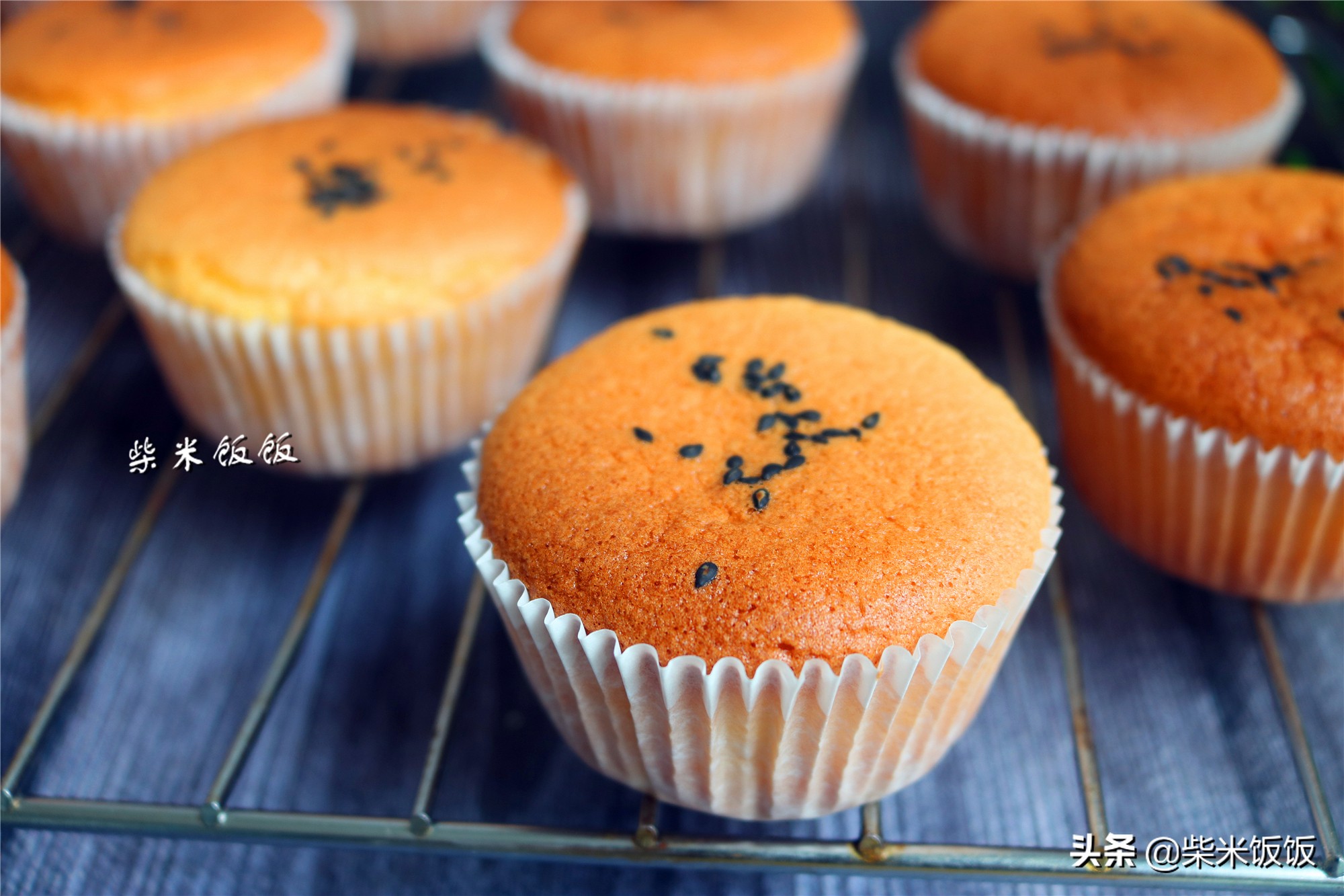 3個雞蛋，90克麵粉，攪一攪做了12個蛋糕，又香又軟太好吃