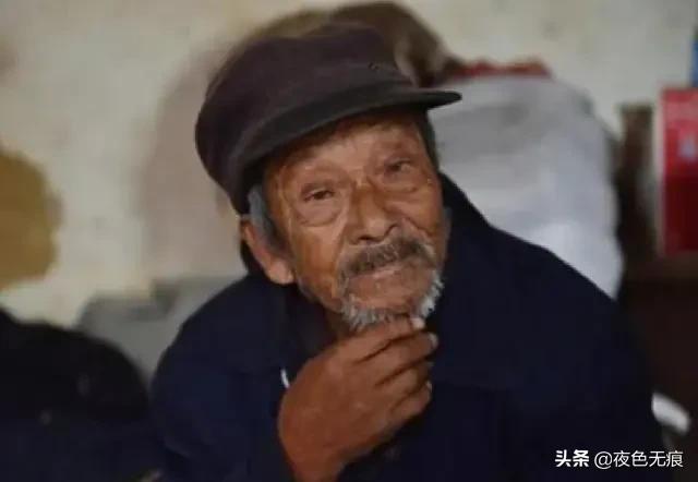 小伙用20元彩礼娶回瘫痪妻子，汤勺喂养47年，称是自己的福分