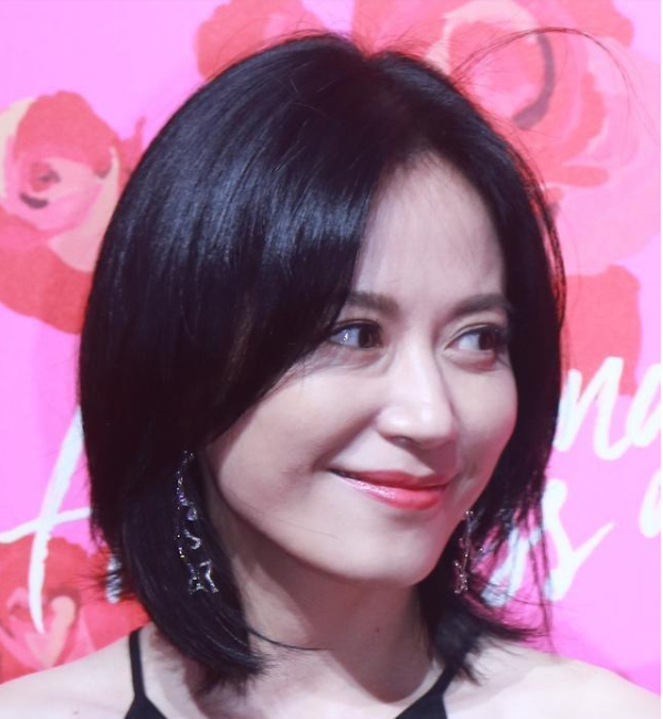 刘玉翠年过五旬至今未婚，秦岚为不婚族，吴君