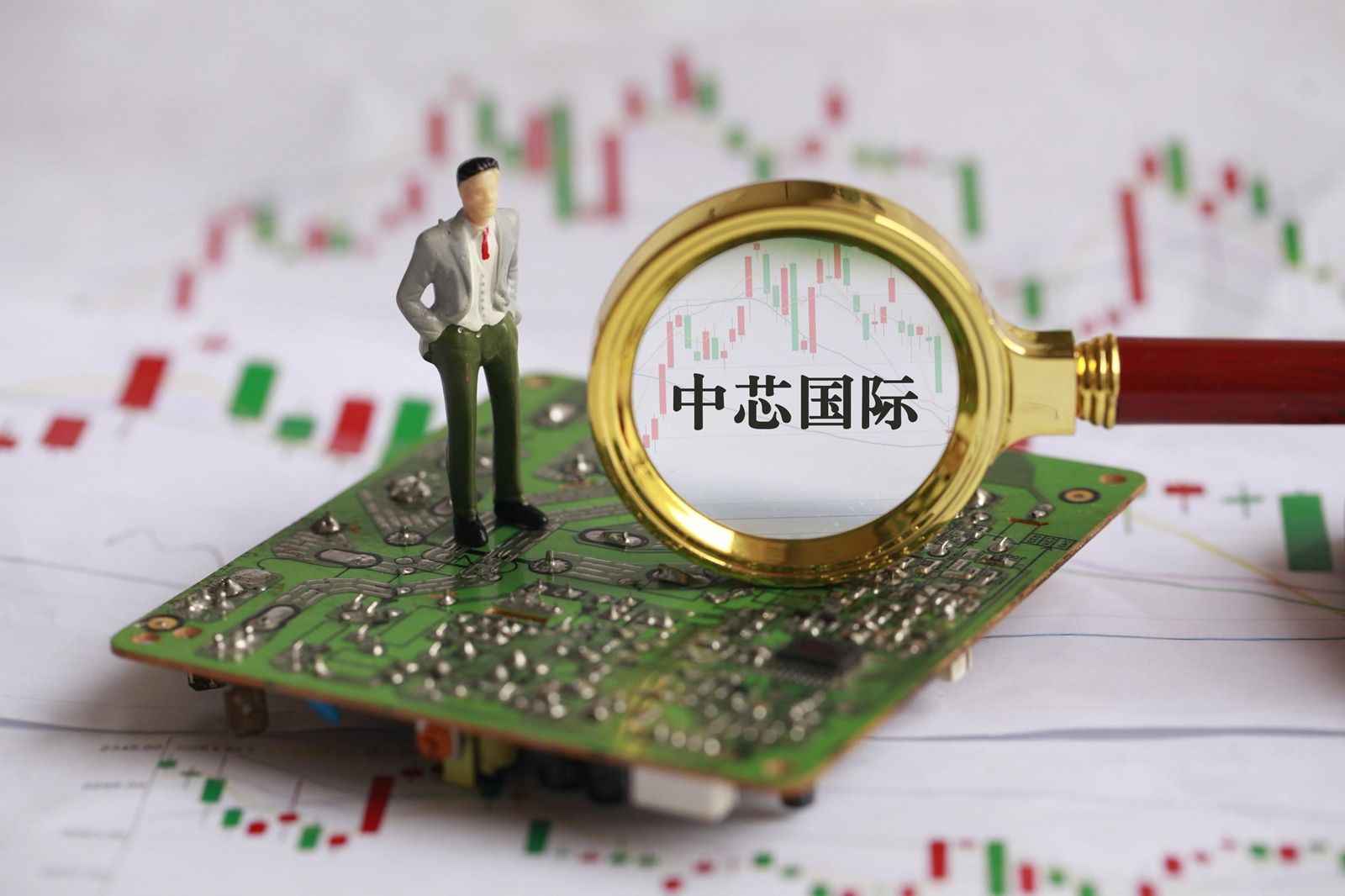 ASML与中芯国际签下12亿订单，为何突然同意将卖给中国了？