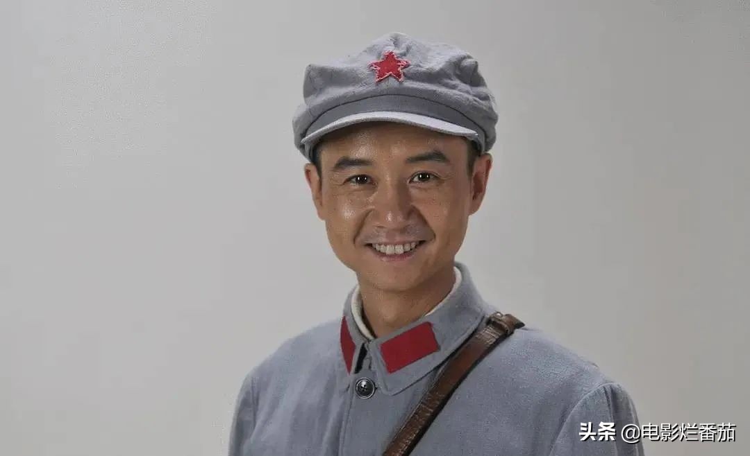 母亲是百亿票房女演员，儿子却从小鲜肉，变成农村“懒汉”