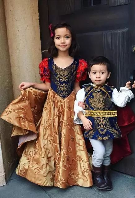 To realize princess dream of the daughter, play essence old father with one's own hands tailor about a hundred " blackart " skirt explodes sth resembling a net of network of fire