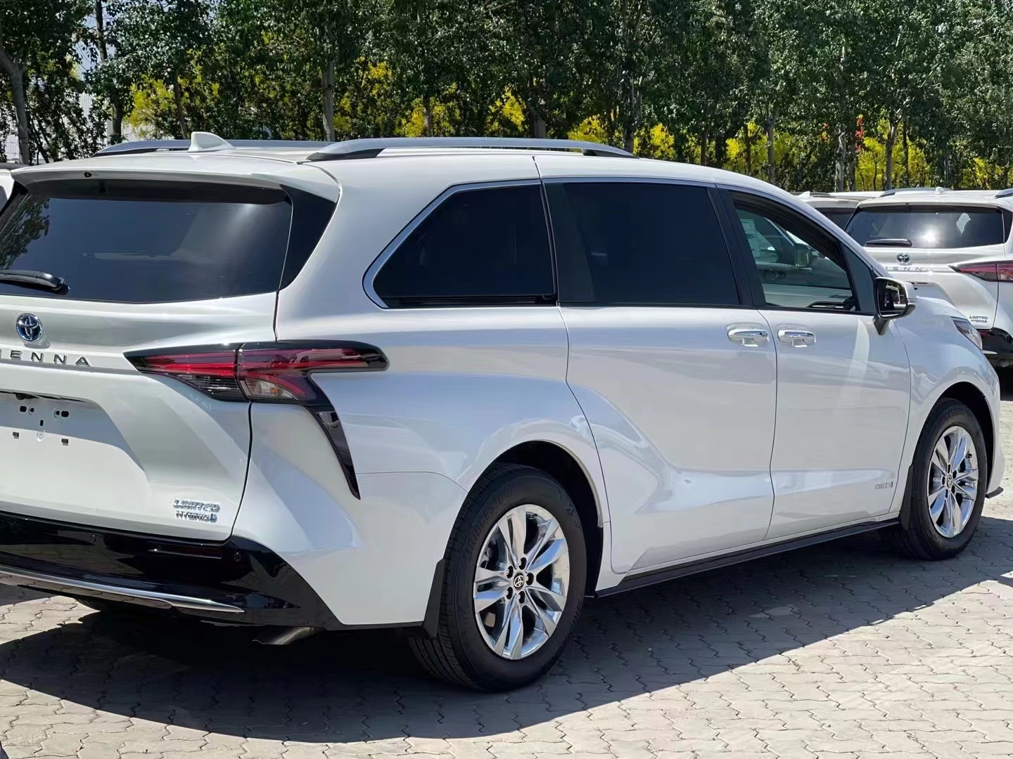 首批国六2021款丰田塞纳混动版最新报价