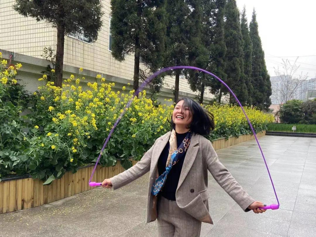 成都市华阳中学附属小学举行“三八妇女节”庆祝活动