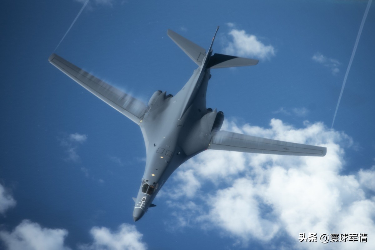 解放军海上军演正当时，美军超音速核轰再闯东海，巡航导弹可覆盖江浙