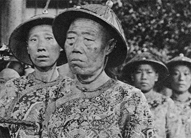 北京挖掘李莲英墓，报废3把铁锤才打开，开棺后