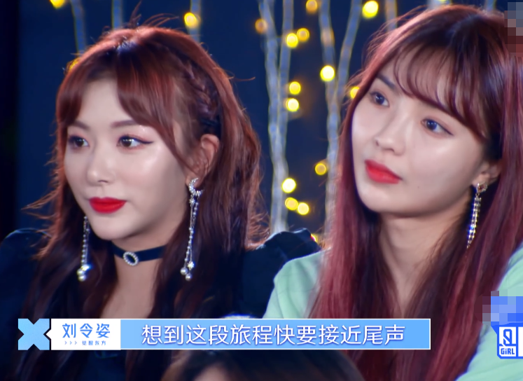 《青2》全员出席晚会，虞书欣坐在正中间，孔雪儿要放大镜来找