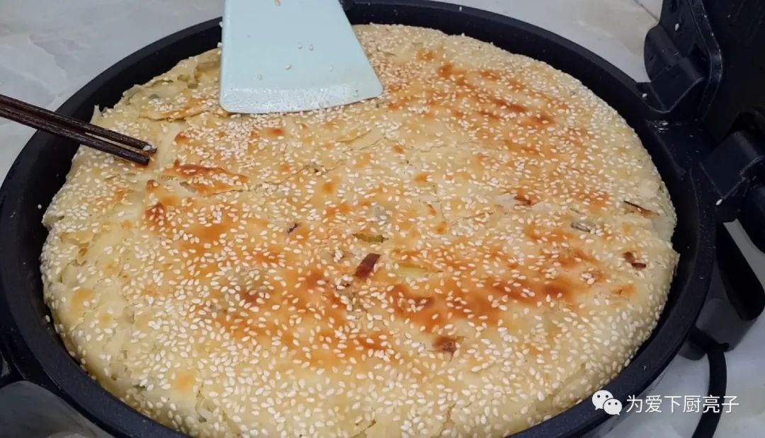 烙千層餅時，切記不要放小蔥，教你一招柔軟勁道，吃著真過癮