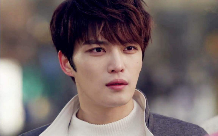 2岁被抛弃, 养父家八个姐姐宠上天, 穷小子逆袭成