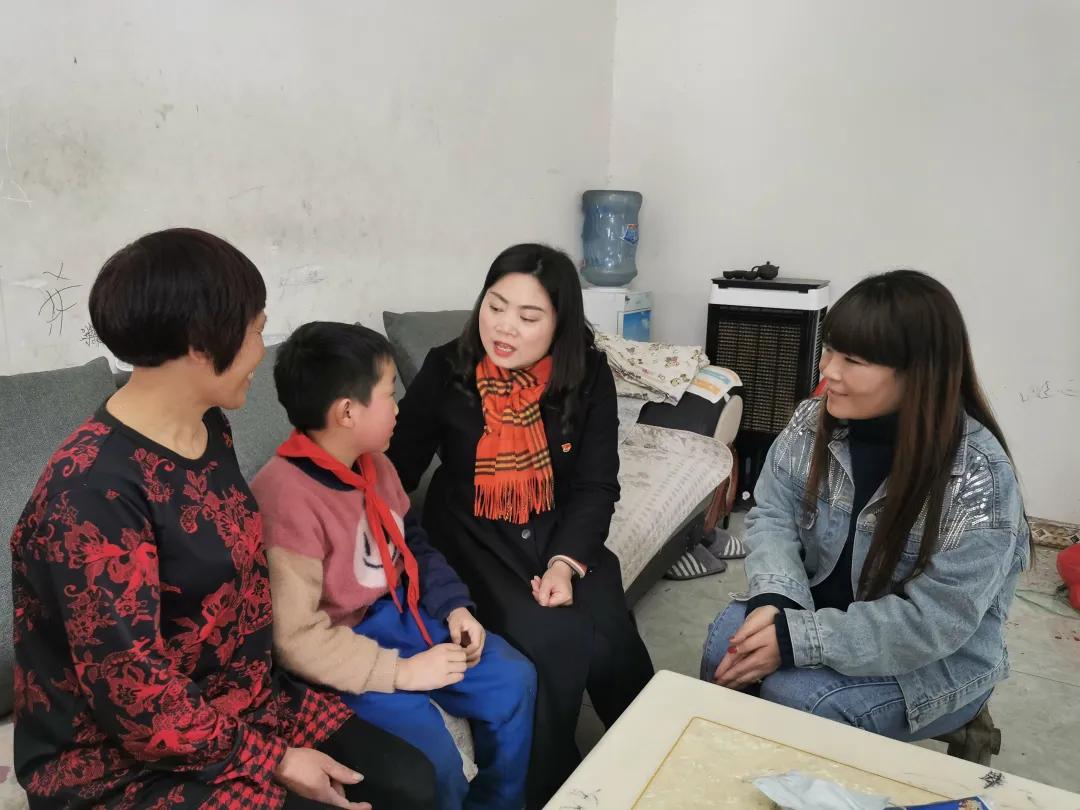 春日融融家访日 真情传递暖人心——双流区金桥小学入户家访活动