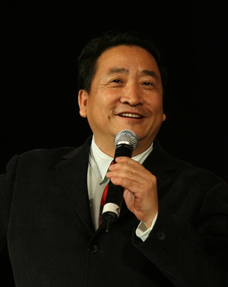 郭德纲连续14年悼念侯耀文，当初遗产争夺引起争