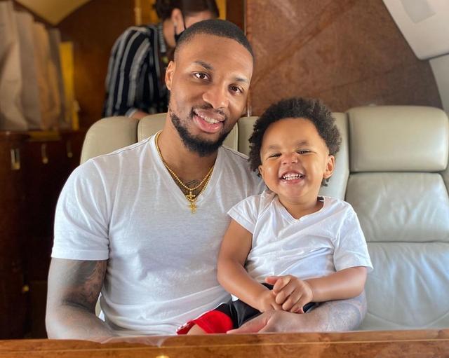 恭喜Lillard！未婚妻已懷上龍鳳胎，球迷調侃：湖人逃過一劫！-黑特籃球-NBA新聞影音圖片分享社區