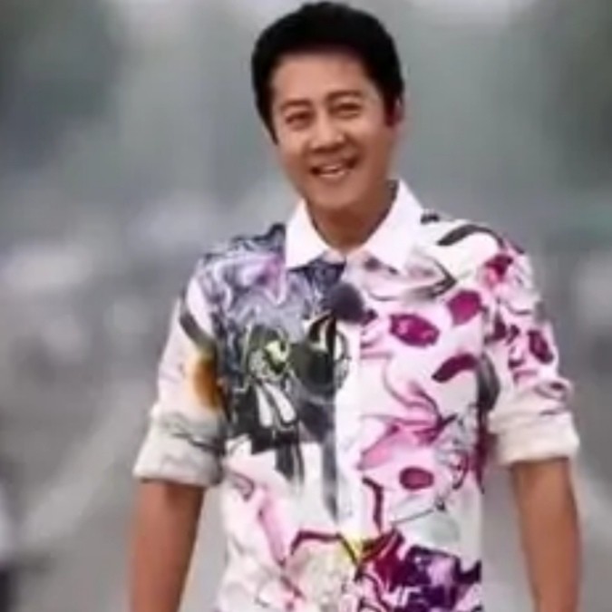 蔡国庆晒庆生照，生日宴朴素却看出老婆用心，豪宅里堆满儿子玩具