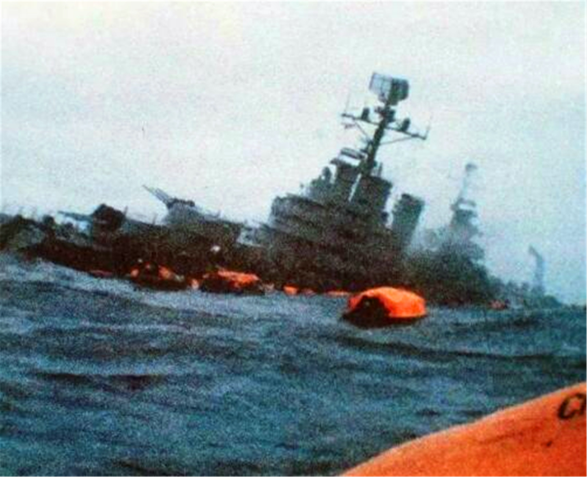 英国能够归还香港，为何不肯放弃马岛，马岛有