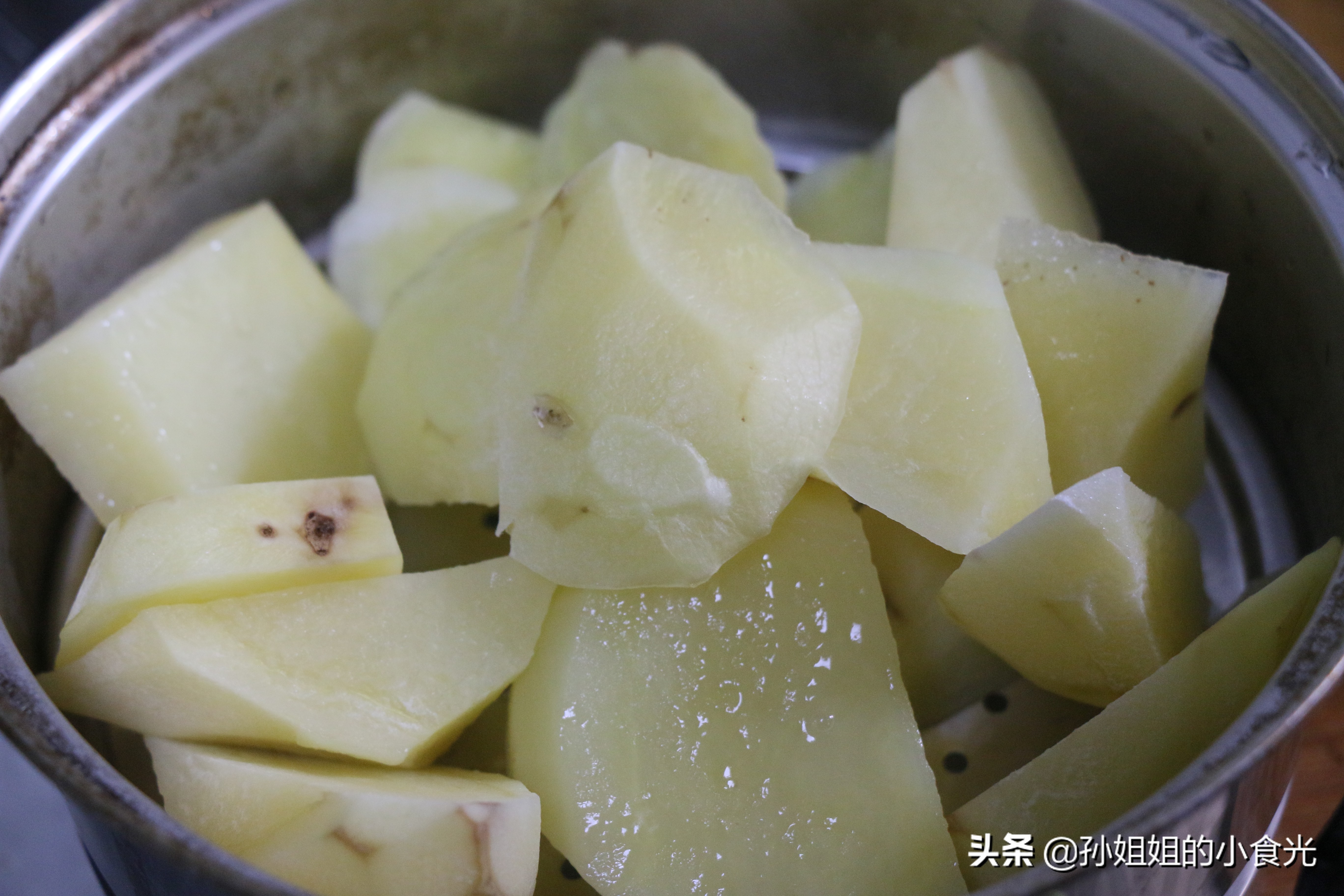 This is definitely the best way for okra to look good. It amazes the entire circle of friends and is said to be a cure