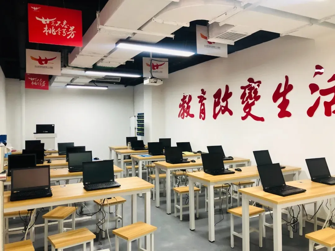 北大青鸟贵州大数据学院高考特招班