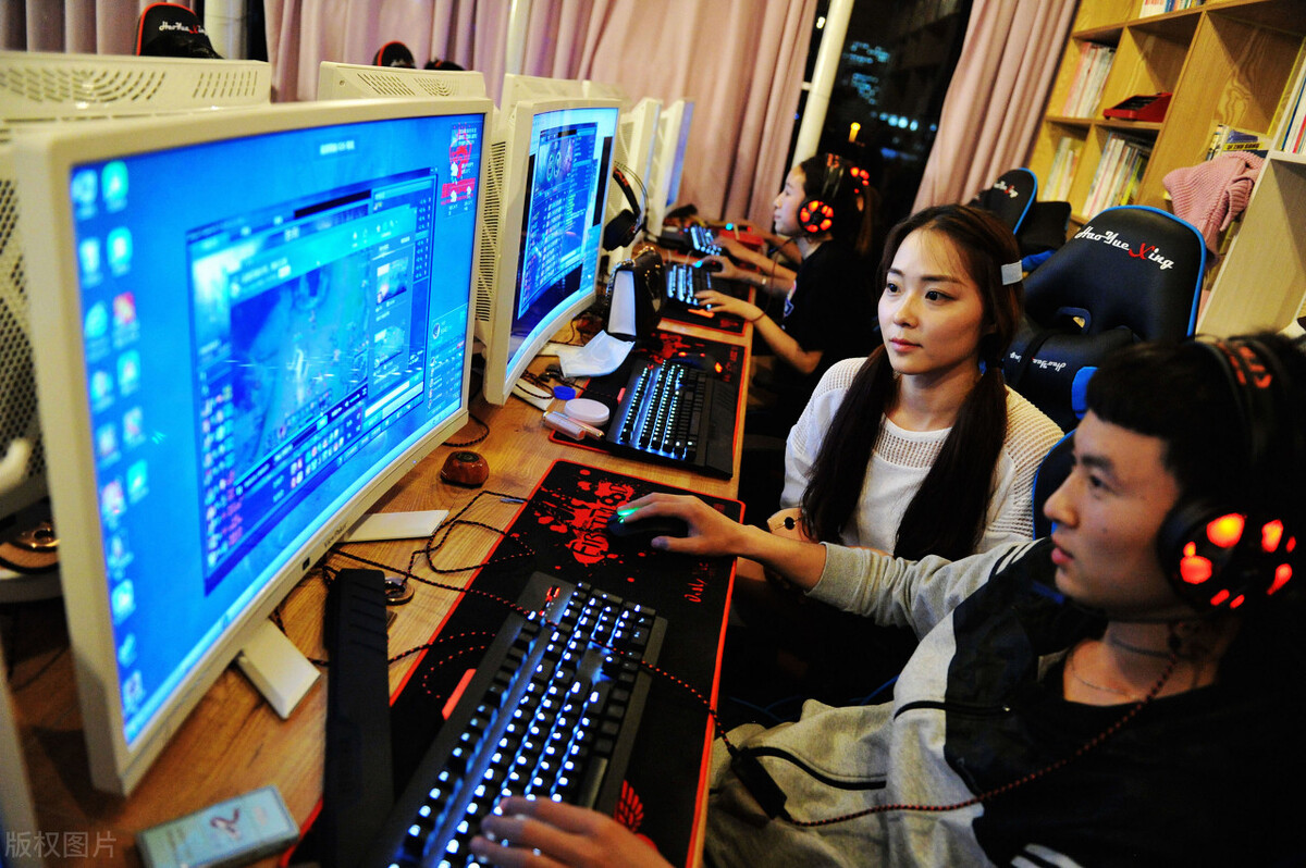 湖北老板开网吧，利用“美色营销”月进账40万，方法可以借鉴